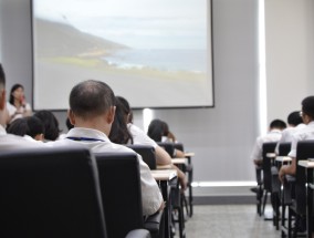 深赛格:第八届董事会第五十五次临时会议决议公告